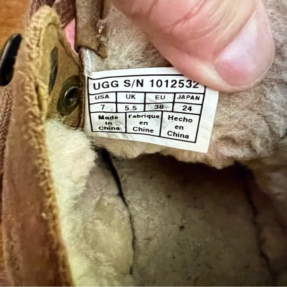 UGG Bethany Light Brown Suede ankle boots women’s 7 winter lace up - Picture 4 of 8